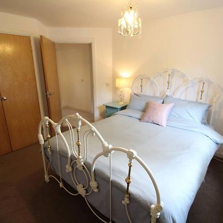 3 Bedroom Flat 10 Mins Walk To Bay And City Center Free Parking Cardiff Exterior foto