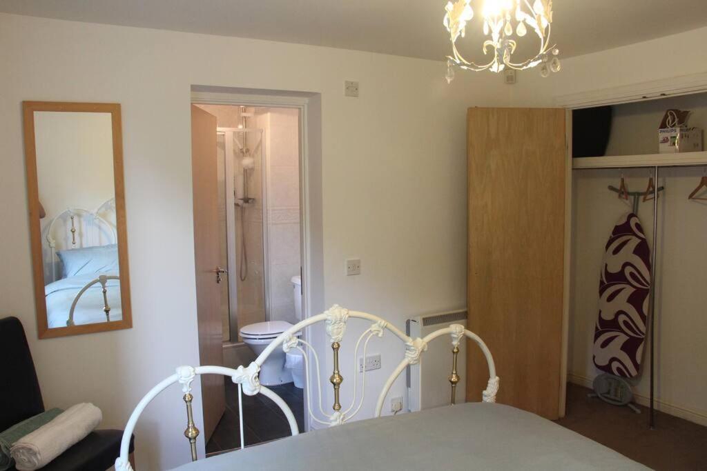 3 Bedroom Flat 10 Mins Walk To Bay And City Center Free Parking Cardiff Exterior foto